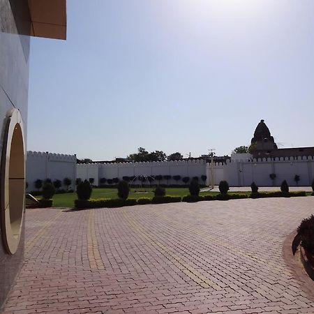 Hardik Resort 오르차 외부 사진