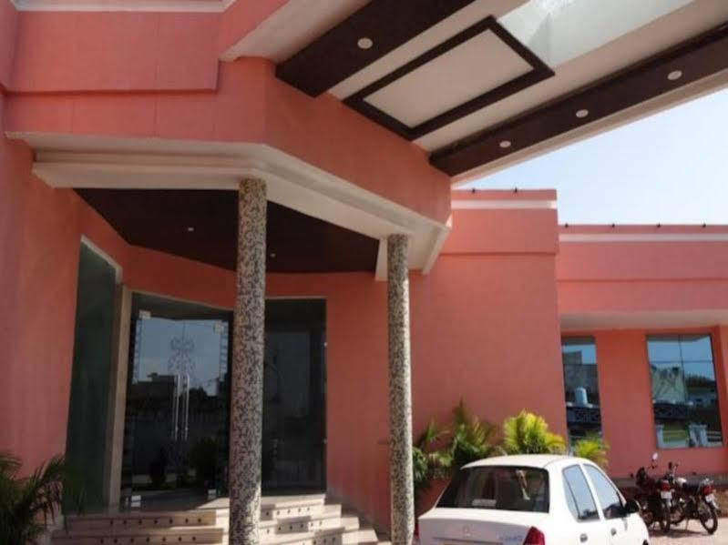 Hardik Resort 오르차 외부 사진